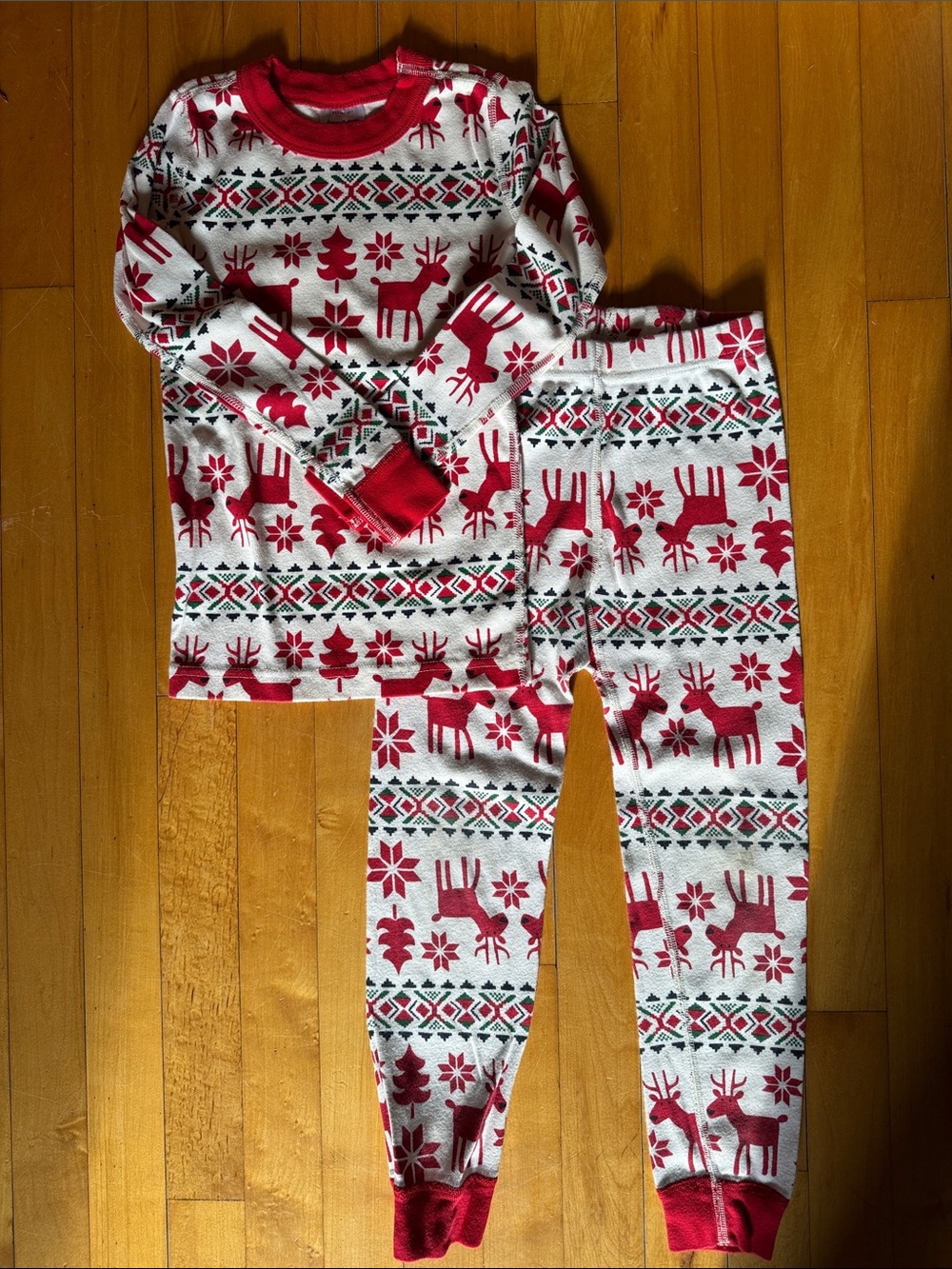 Hanna Andersson Kids Red and White Reindeer Holiday Pajama Set, size 5